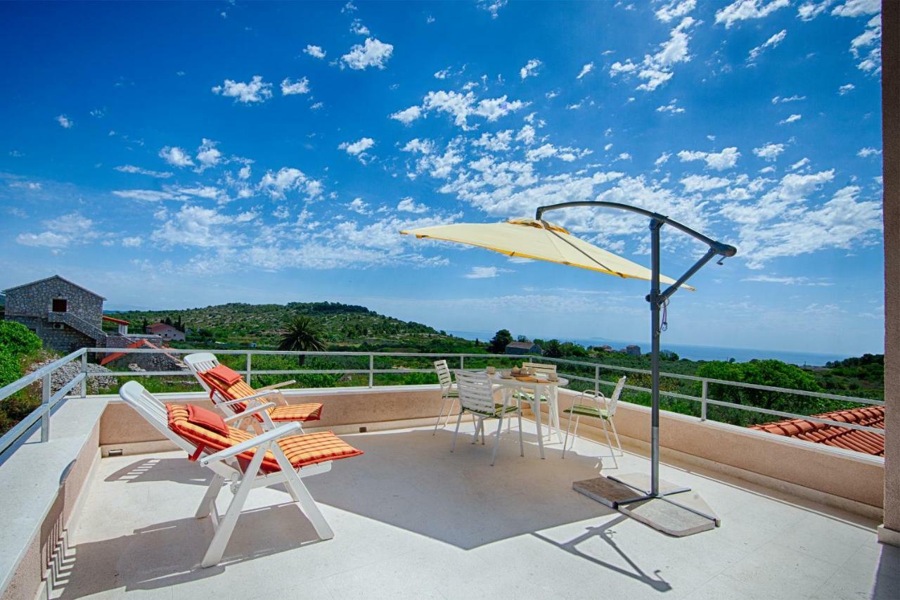Betini Apartments - Authentic Island Escape Komiža Exteriér fotografie