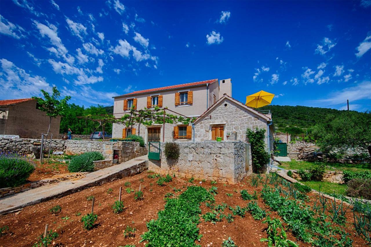 Betini Apartments - Authentic Island Escape Komiža Exteriér fotografie