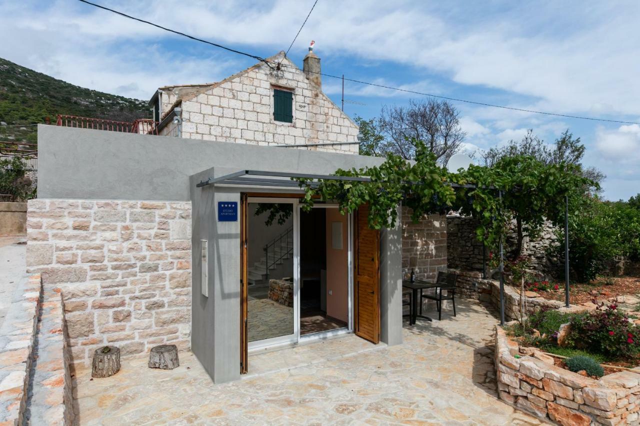 Betini Apartments - Authentic Island Escape Komiža Exteriér fotografie