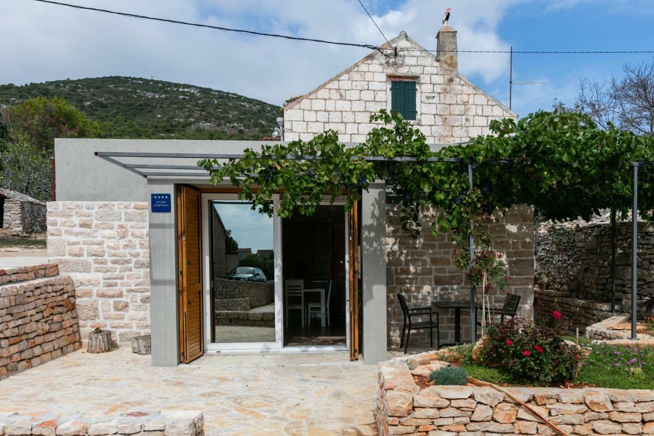 Betini Apartments - Authentic Island Escape Komiža Exteriér fotografie